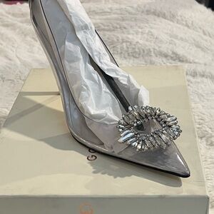 Good American Silver Pointed Toe Crystal Buckle Pump